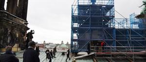 Hier gibt's was aufs Dach: So sieht's derzeit auf dem Berliner Dom aus.