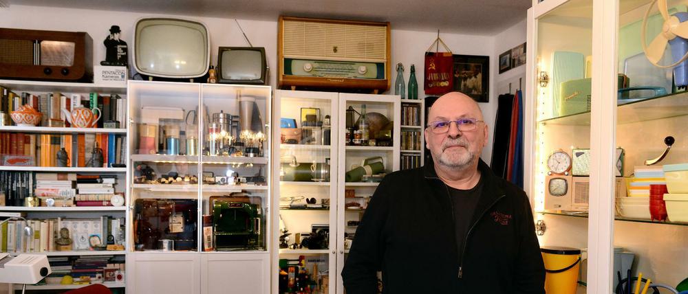 Mixer, Rasierer, Radios: Günter Höhne sammelte nach der Wende DDR-Produkte vom Sperrmüll.