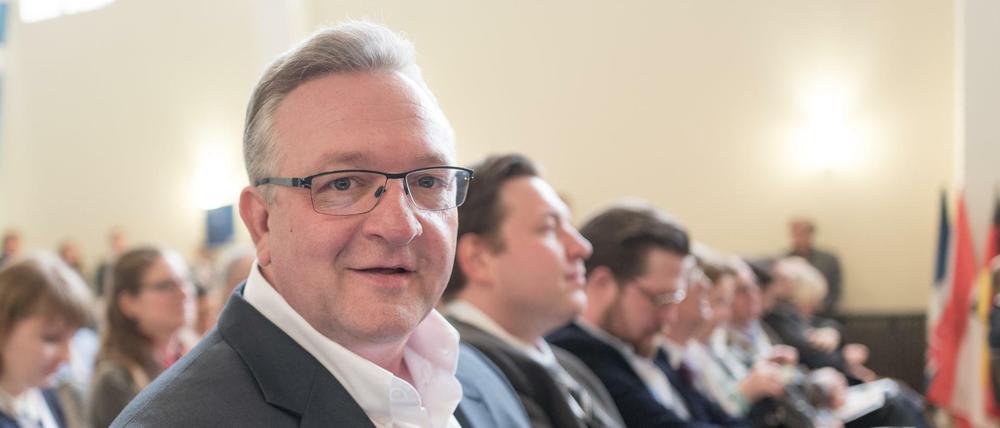 Wieder ein Rücktritt: Berliner früherer CDU-Chef und Ex-Innensenator Frank Henkel