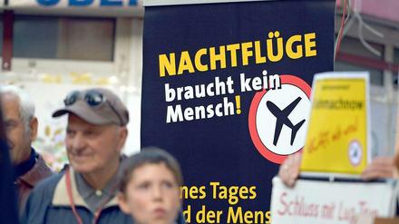 100 Mal und kein bisschen leiser: Die Gegner des Flughafens in Friedrichshagen geben nicht auf. 