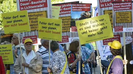 Bürger von Lichtenrade demonstrieren für einen Tunnel für die Dresdner Bahn.