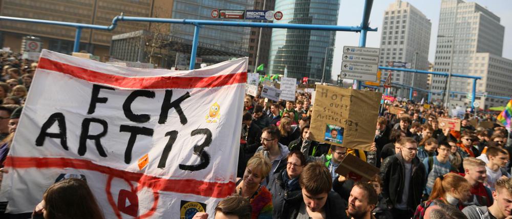 Mehr als 10.000 Menschen gingen am Sonnabend in Berlin gegen die EU-Urheberrechtsreform auf die Straße. 
