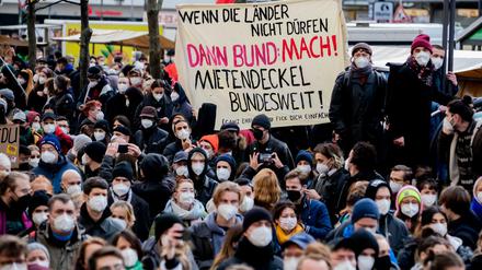 Gegen den Beschluss des Bundesverfassungsgerichts zum Mietendeckel in Berlin wurde demonstriert.