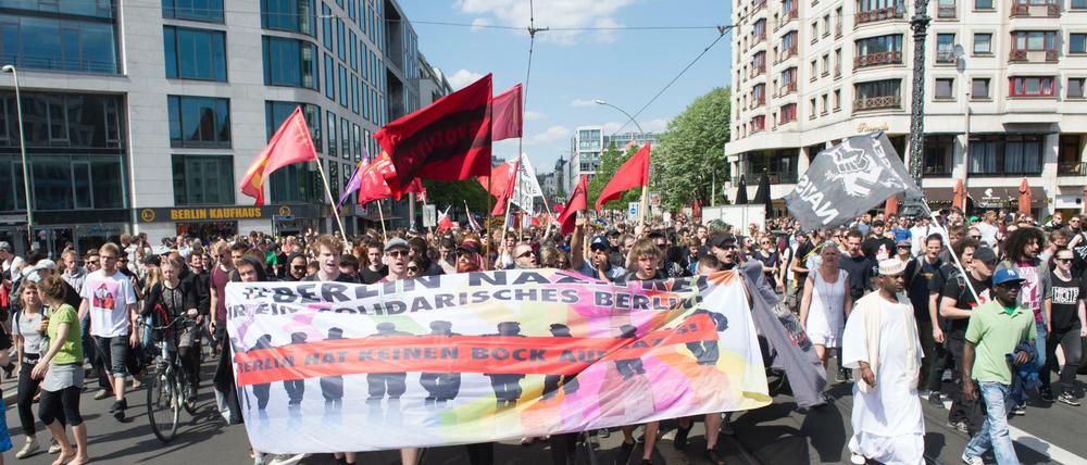 Sommer 2016: Ein Bündnis aus Parteien, Gewerkschaften, Vereinen und antifaschistischen Projekten demonstriert gegen Rassismus und für Toleranz