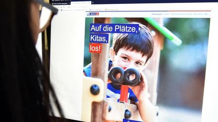 Der Kita-Navigator vom Berliner Senat soll es eigentlich Eltern dabei helfen, einen Kita-Platz zu finden.