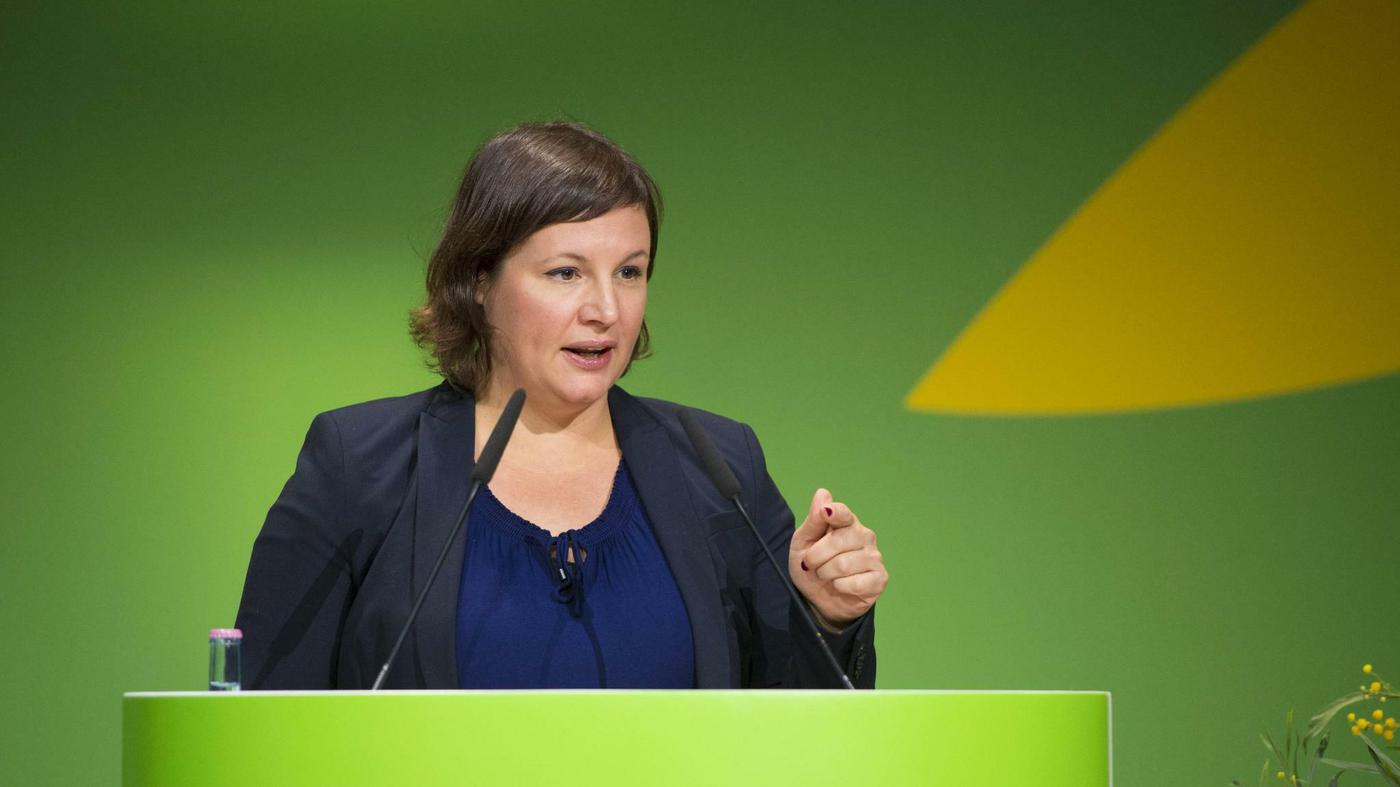 Fenster und Türscheibe zerstört Bürgerbüro von Berliner Grünen