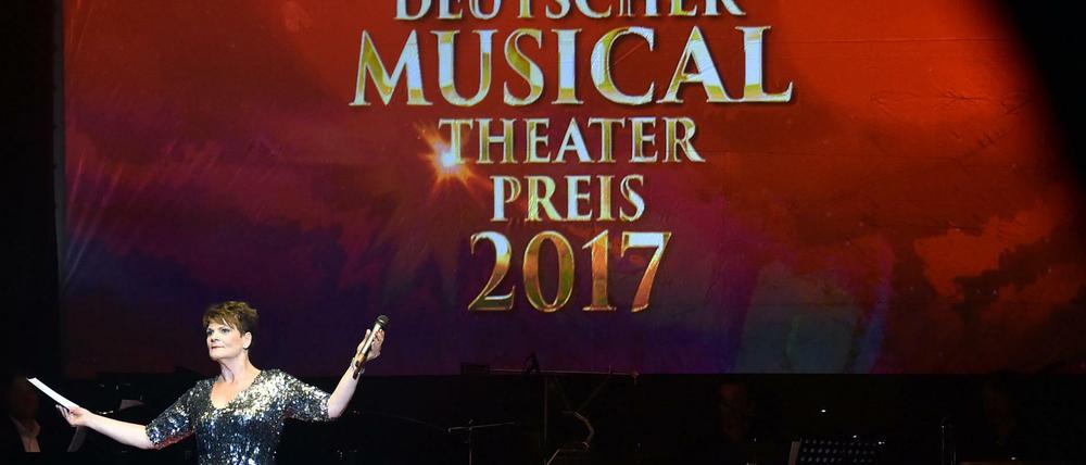 Die Sängerin Gayle Tufts steht am 18.09.2017 in Berlin bei der Vergabe des Deutschen Musical Theater Preises 2017 im Wintergarten auf der Bühne. 