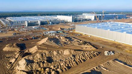 Blick auf die Baustelle von Teslas "Gigafactory" in Brandenburg.