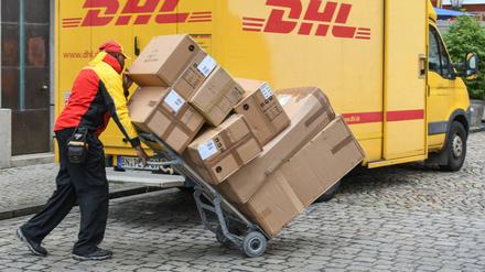 Immer mehr Pakete werden in Berlin zugestellt. Künftig soll es dafür zusätzliche Lieferzonen geben.