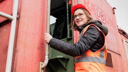 Die ehemalige BVG-Chefin Sigrid Evelyn Nikutta in ihrer neuen Rolle als Vorstandsmitglied der Deutschen Bahn (DB) für den Bereich Güterverkehr auf dem Güterbahnhof Ruhleben in Berlin-Spandau.