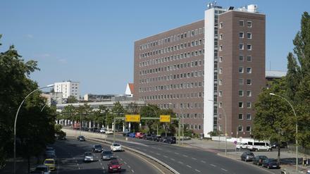 Das Gebäude der ehemaligen Landesbank Berlin (LBB) in der Bundesallee soll zur Erstaufnahmestelle werden.