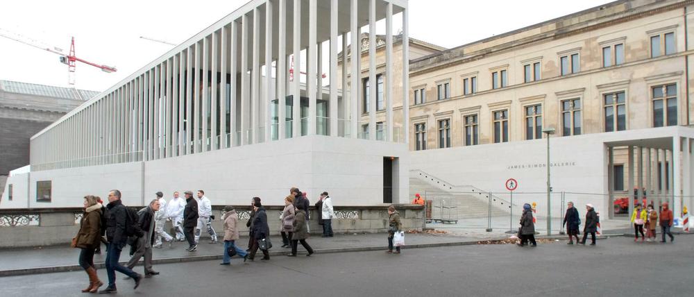 Das Neue Museum liegt rechts neben dem neuen Eingangsgebäude der Berliner Museumsinsel.