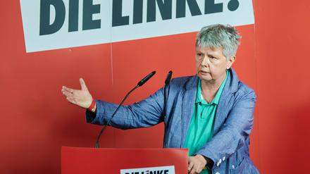 Katina Schubert, Landesvorsitzende der Partei Die Linke in Berlin, kann den Parteitag nur aus der Quarantäne heraus verfolgen.