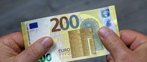 Die Sonderzahlung in Höhe von 200 Euro kommt hoffentlich bald auf vielen Konten an.