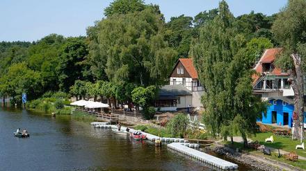 Nahe am Wasser gebaut. Wer das Lokal in Kohlhasenbrück besucht, kann nicht nur Boote auf dem Teltowkanal beobachten, sondern auch eines mieten.