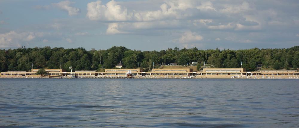 Berliner Mythos: Das Strandbad Wannsee, Blick von der gegenüberliegenden Uferseite