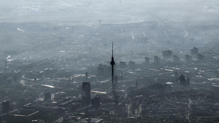  Berlin unter einer Dunstglocke. 