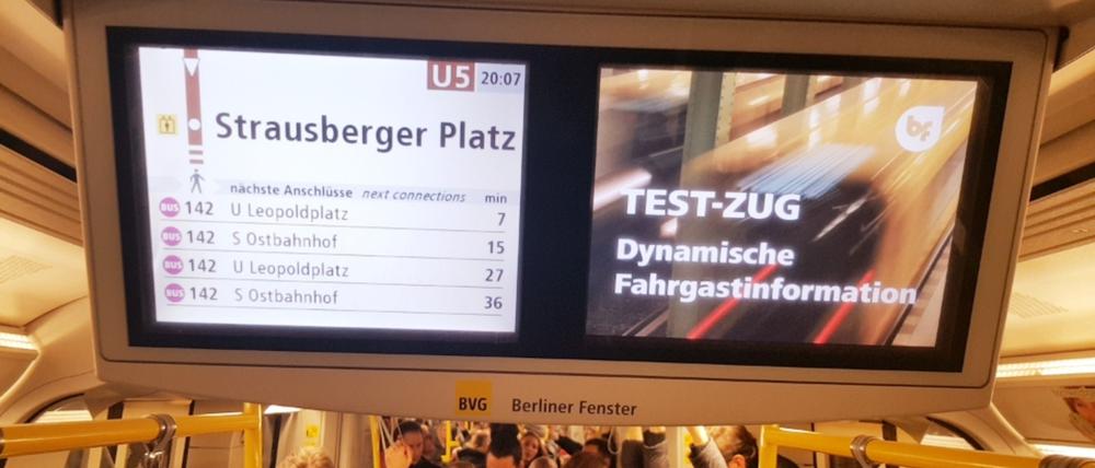 Dynamische Fahrgastinformation der BVG in der U5.