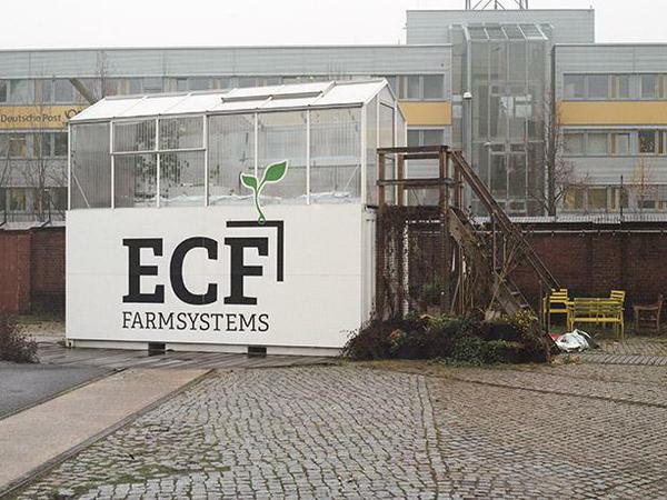 Die Firma ECF Farmsystems verfolgt die Idee, die Boxen nicht mehr für den Transport von Gütern zu nutzen – sondern für deren Erzeugung.