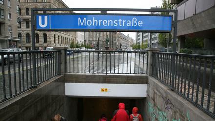 Der Eingang zum U-Bahnhof Mohrenstraße in Berlin-Mitte.