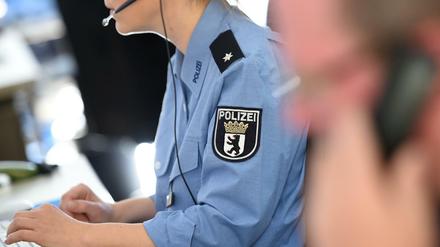 Mitarbeiter in der Einsatzzentrale der Berliner Polizei.