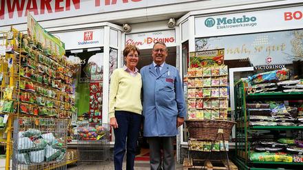 Eisern am Kaiserdamm. Renate und Helmut Döring vor ihrem traditionsreichen Laden.