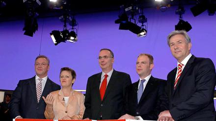 Von links: Frank Henkel (CDU), Renate Künast (Grüne), Harald Wolf (Linke), Christoph Meyer (FDP) und Klaus Wowereit (SPD) vor ihrem Auftritt im RBB.