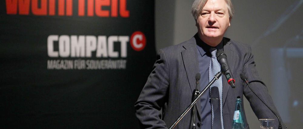 Jürgen Elsässer, hier auf einer Konferenz des Magazins Compact, dessen Chefredakteur er ist.