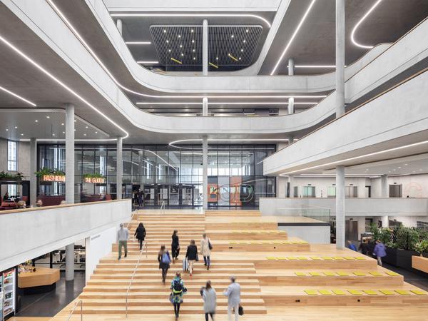 Die 2019 eingeweihte Zalando-Zentrale in Berlin-Friedrichshain umfasst rund 30.000 Quadratmeter Büroflächen. Das Unternehmen unterhält noch weitere Gebäude in der Stadt.