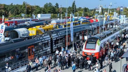 Vollgeparktes Gleisgelände. Die internationale Bahnverkehrsmesse InnoTrans fand zuletzt im September 2018 statt. 
