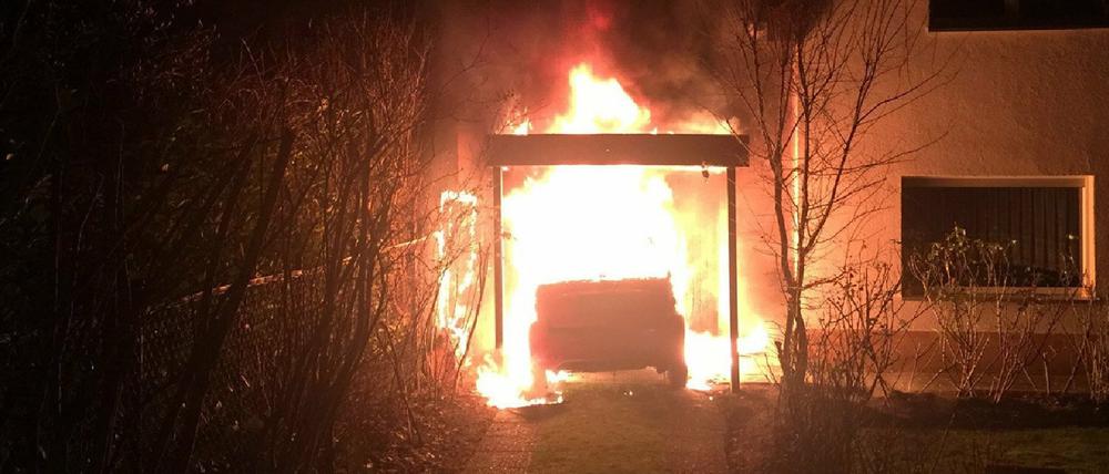 Das Feuer – und der Verdacht. In der Nacht zum 1. Februar 2018 brannte das Auto des Neuköllner Linken-Abgeordneten Ferat Kocak. Die Tat ist bis heute nicht aufgeklärt – obwohl klar ist, dass Neonazis Kocak ausspionierten. 