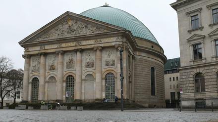 Die Hedwigskathedrale in Mitte ist die Bischofskirche des Erzbistums Berlin. Aus diesem traten vor zwei Jahren 10.068 Menschen aus.