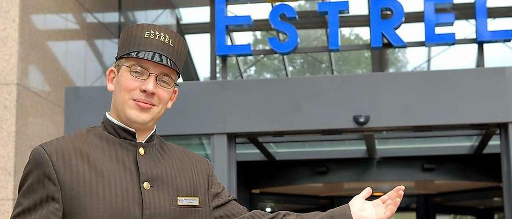 Das Estrel-Hotel am S-Bahnhof Sonnenallee funktioniert wie ein eigener Kosmos.