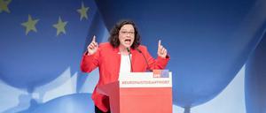 "Keine Sorge, es wurde ordentlich durchgewischt." Andrea Nahles, Fraktionsvorsitzende der SPD und SPD-Parteivorsitzende, spricht beim Europakonvent der SPD zur Europawahl zu den Teilnehmern.