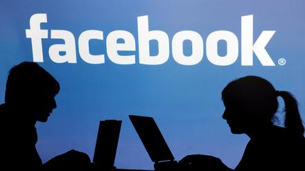 Facebook bringt Leute auch im echten Leben zusammen - sehr zum Ärger der Bevölkerung.