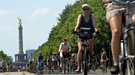 Mehr Fahrradfahren! Bessere Fahrradrouten würden in Berlin das allgemeine Strampeln fördern - und so die Luft in der Stadt verbessern können. 