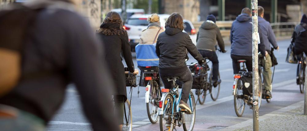 Berlin soll zu einer Fahrrad-freundlichen Stadt werden - doch der Senat liegt mit dem Ausbau des Fahrradnetzes weit hinter seinen Planungen zurück. 