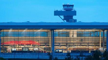 Das Terminal des künftigen Willy-Brandt-Flughafens wird viel später fertig als geplant. Trotzdem wird es keinen Untersuchungsausschuss geben, meint Werner van Bebber.
