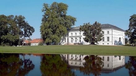 Das Schloss Neuhardenberg lässt am Wochenende Schauspielerinnen aus der Serie „Tatort“ auftreten.