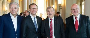 Unter Regierenden. Zum 75. Geburtstag ihres Amtskollegen Eberhard Diepgen (CDU, 2. v. r) kamen 2016 Klaus Wowereit, Michael Müller und Walter Momper (alle SPD).
