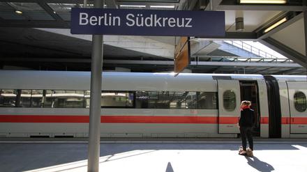 Fernbahngleis im Bahnhof Südkreuz in Berlin-Schöneberg.