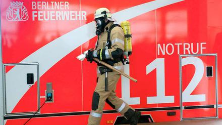 Auf viele Berliner, die im vergangenen Jahr die Feuerwehr zur Hilfe gerufen haben, können Nachzahlung zukommen.
