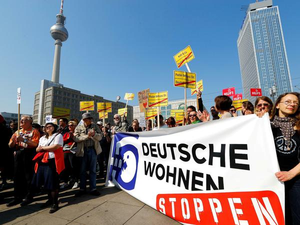 Protest gegen die Deutsche Wohgnen am 6. April 2019 am Berliner Alexanderplatz.
