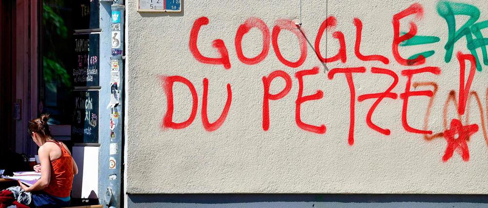 Graffito "Google, Du Petze!" in Kreuzberg.