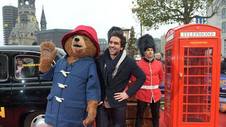 Bären wie wir: Paddington und sein Sprecher Elyas M'Barek vor "Londoner" Premierenkulisse.