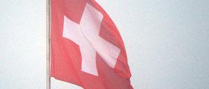 Spitzenstoff bei Wind und Wetter. Die Schweiz feiert ihre Textilwirtschaft - Italien den Nationalfeiertag.