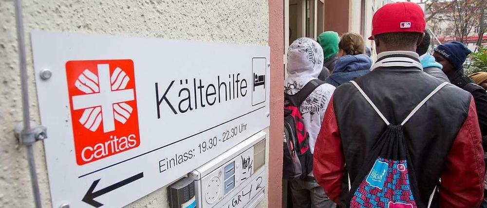 Seit Sonntag wohnen 80 Flüchtlinge vom Oranienplatz in dem Caritas-Heim in der Residenzstraße.