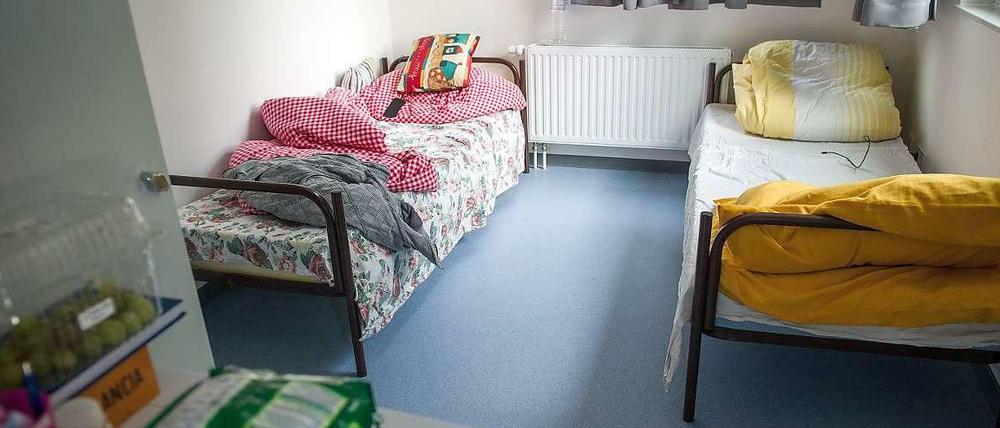 Enges Wohnen. Zimmer in einem Berliner Flüchtlingsheim. 