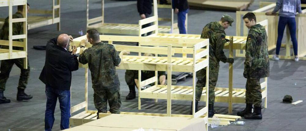80 Soldatinnen und Soldaten sollen laut Senat ab Donnerstag in Tegel bei der Geflüchtetenhilfe eingesetzt werden.