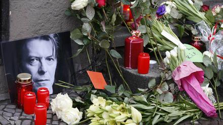 Erinnerung an David Bowie in der Hauptstraße 155 in Berlin-Schöneberg, wo Bowie von 1976 bis 1978 lebte.